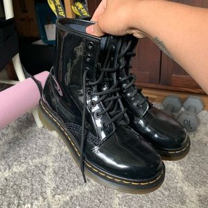EUC PATENT LEATHER DOC MARTENS